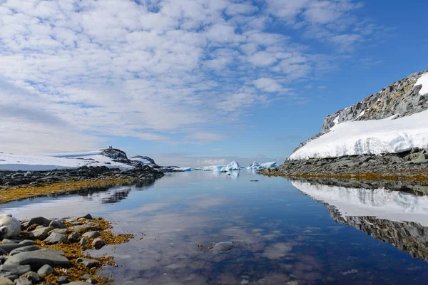 Etelämantereen Maisema Jäävuori — kuvapankkivalokuva