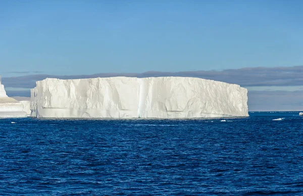Marina Antártica Com Iceberg — Fotografia de Stock