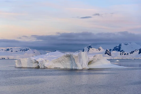 Bela Paisagem Marinha Antártica — Fotografia de Stock