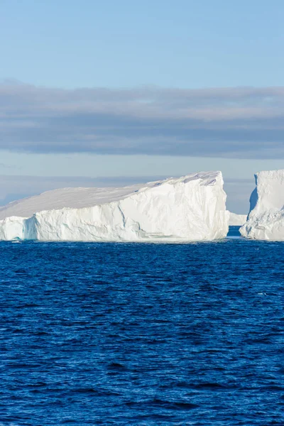 Antarctische Zeegezicht Met Ijsberg — Stockfoto