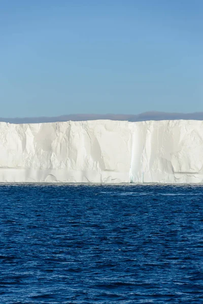 氷山と南極海の風景 — ストック写真