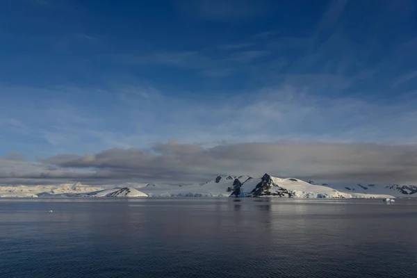 Bela Paisagem Marinha Antártica — Fotografia de Stock