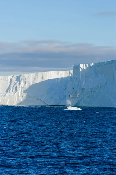 Antarctische Zeegezicht Met Ijsberg — Stockfoto