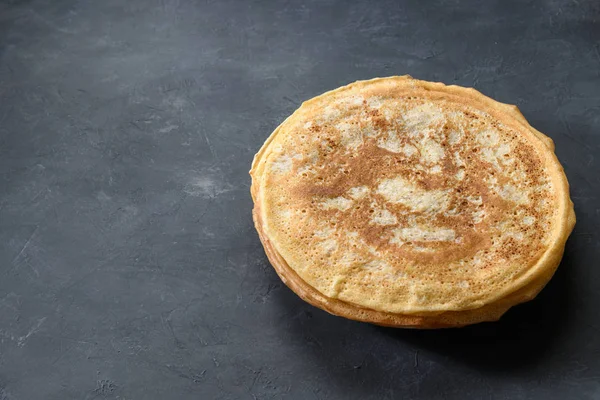 Stack Pannkakor Mörk Rustik Bakgrund Uppifrån Med Ledigt Text Utrymme — Stockfoto