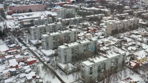 Drone Üzerinde Cityscape Kış Binaları Ile Havadan Görünümü Görüntüleri Quadcopter — Stok video