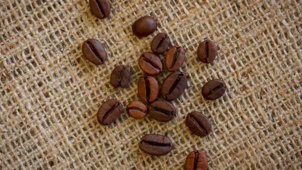 Naturbrun Rostade Kaffebönor Säckväv Konsistens Sömlös Loop Roterande Bakgrund — Stockvideo