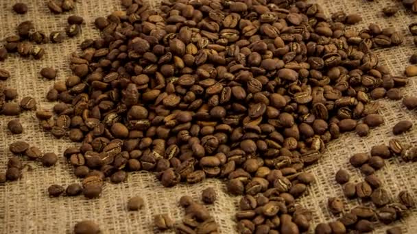 Närbild Zooma Roterande Rostade Kaffebönor Smidig Rörelse Arabica Coffe Frön — Stockvideo