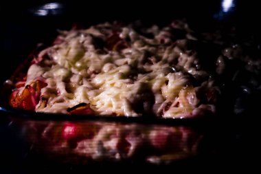 Şaraplı domatesli kiş, ulusal reçete.