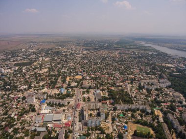 Saki şehrinin hava görüntüsü. Kırım yarımadasının panoramik manzarası.