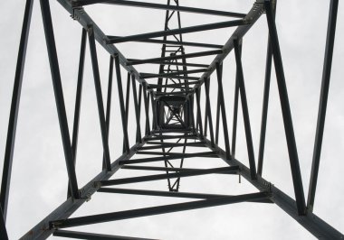 Yüksek gerilim desteğinin içerisine bak.