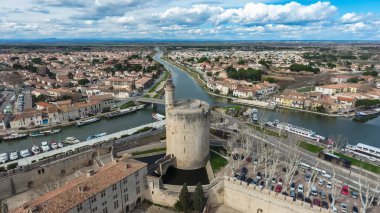 Aigues Mortes, Provence, Fransa 'daki Constance kulesinin hava görüntüsü.