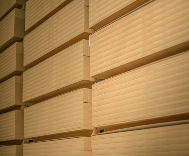 Bir yığın Orta Yoğunluklu Fibreboard (MDF). Seçici odak.