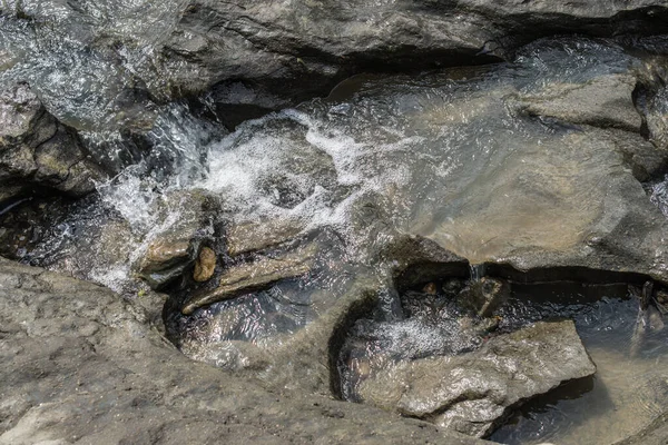 Naturalna Scena Pospiesznych Schodów Górskiej Rzece — Zdjęcie stockowe