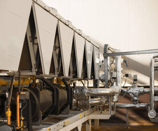 Sanayi tesislerinin endüstriyel havalandırma sistemi.