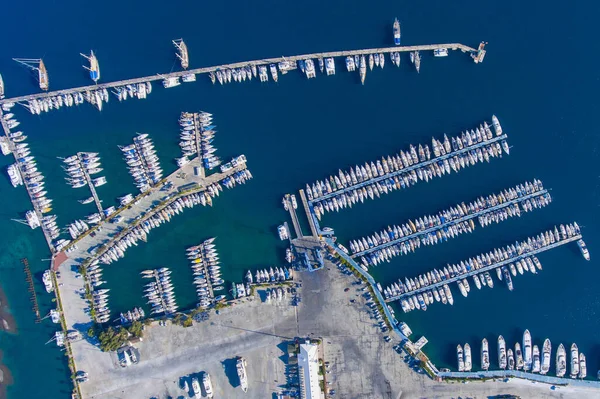 Ovanifrån Den Stora Yacht Marina Flygfoto Drönare — Stockfoto