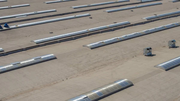 Endüstriyel binaların çatıları.