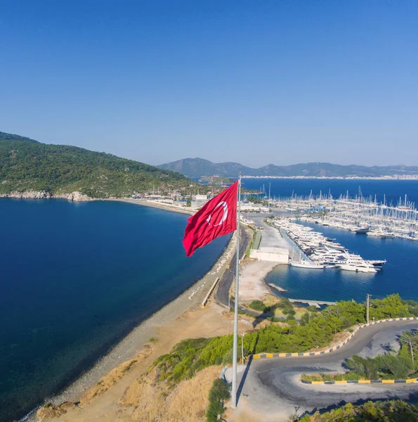 Flygfoto Över Marinan Och Turkiska Flaggan Turkiskt Landskap Vid Havet — Stockfoto