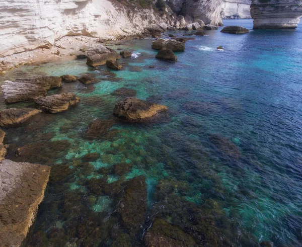 Бирюзовые Чистые Воды Скального Побережья Острова Корсика — стоковое фото