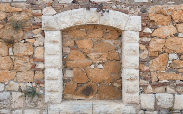 Bogenfenster Die Steinmauer Des Hauses Gelegt — Stockfoto