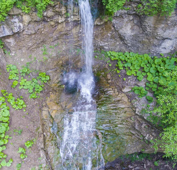 Dlouhý Proud Vodopádu Padajícího Útesu Letecký Pohled Fotografie Dronů — Stock fotografie