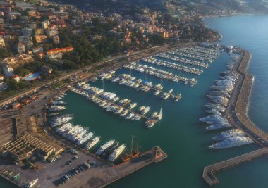 İtalyan kenti Sanremo 'nun Marina' sı gün batımında.