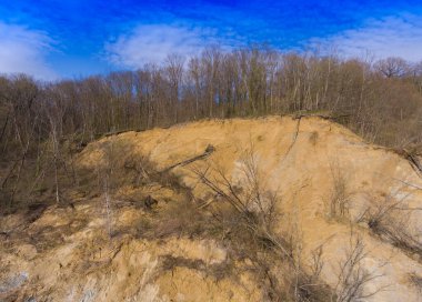 Çöken kil tepesi. Drone fotoğrafı.
