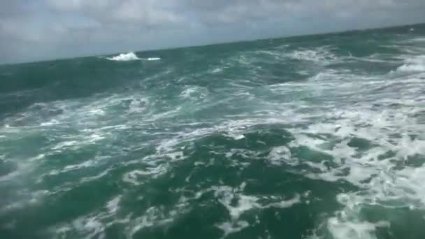 Large Wave Crossing Ocean Sailboat Storm — Stock Video