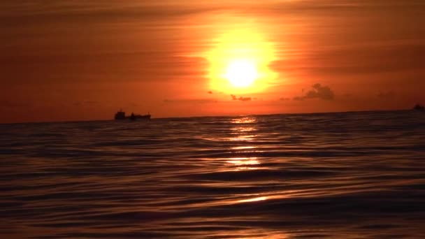 Beautiful Sunset Open Sea Wooden Ship Slow Motion Video Slow — Stock Video