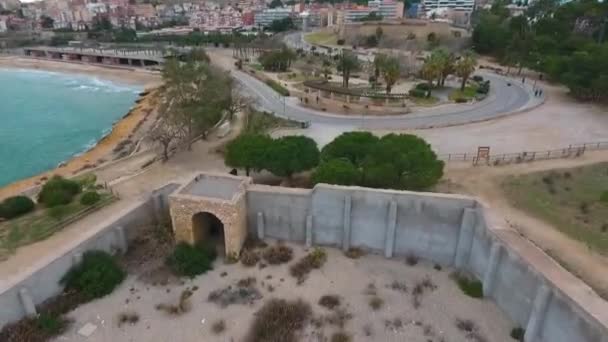 Flygfoto Över Betongväggarna Militärfortet Stranden Tarragona Spanien — Stockvideo