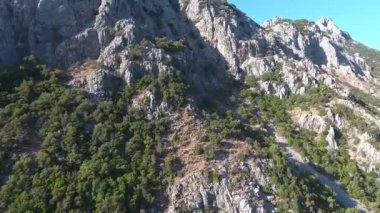 Dağ yamacı. İHA 'nın hava görüntüleri..