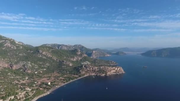 マーマリス市の近くのトルコ湾 空中からのパノラマビュー — ストック動画