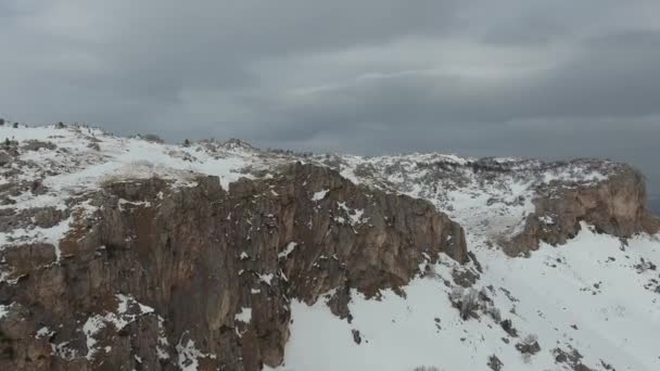 Flygfoto Över Den Snötäckta Platån Sten — Stockvideo