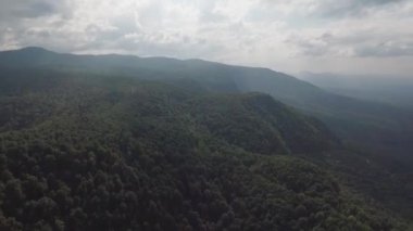Rus tatil köyü Guamka ve çevresinin havadan görünüşü.