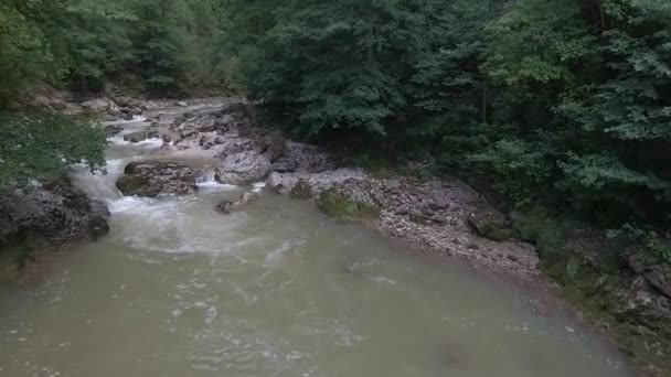 Letecký Pohled Peřeje Horské Řeky Rokli — Stock video