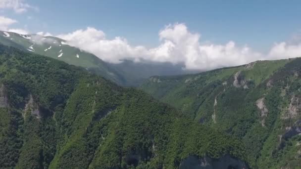 Cumulus Wolken Toppen Van Prachtige Bergen Luchtzicht — Stockvideo