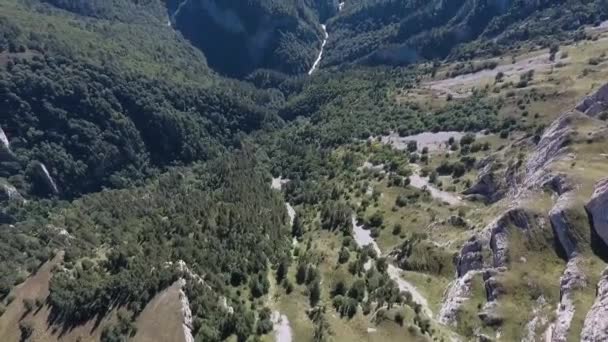 Дикая Горная Долина Покрыта Лесом Кавказ Россия — стоковое видео