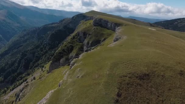 Скалистый Утёс Горах Кавказа — стоковое видео