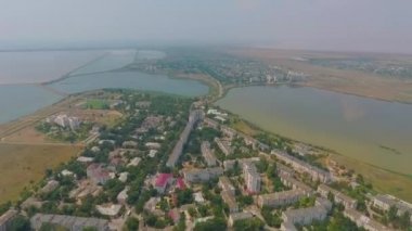 İnsansız hava aracının görüntüsü. Saki, Kırım 'daki Sakskoe Gölü. Hava görünümü.