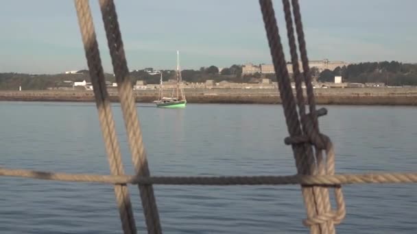 古典的なフランスの漁船ネビュルーズ スローモーション映像 2018年10月8日 フランス — ストック動画