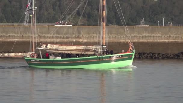 Klassiskt Franskt Fiskefartyg Nebuleuse Slow Motion Filmer Oktober 2018 Brest — Stockvideo