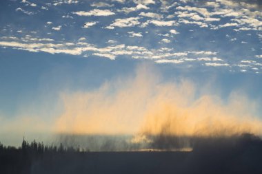 Gün batımı ışık ve su.