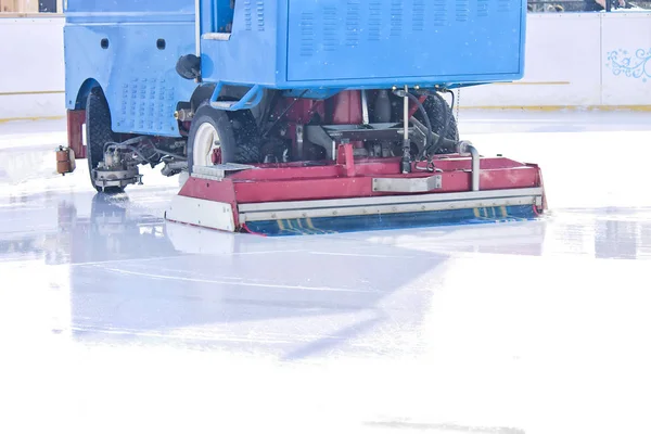 Eiserntemaschine Arbeitet Der Vorbereitung Der Arena Auf Der Eisbahn — Stockfoto