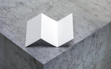 Beyaz boş açılan el ilanı broşür Mockup beton masada