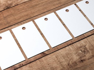 Beyaz dokulu kağıt etiketlerAhşap masa üzerinde Mockup, fiyat ve marka, 3d render göstermek