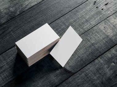 Siyah ahşap masa üzerinde altın Kartvizit Mockup ile Beyaz, 3d render