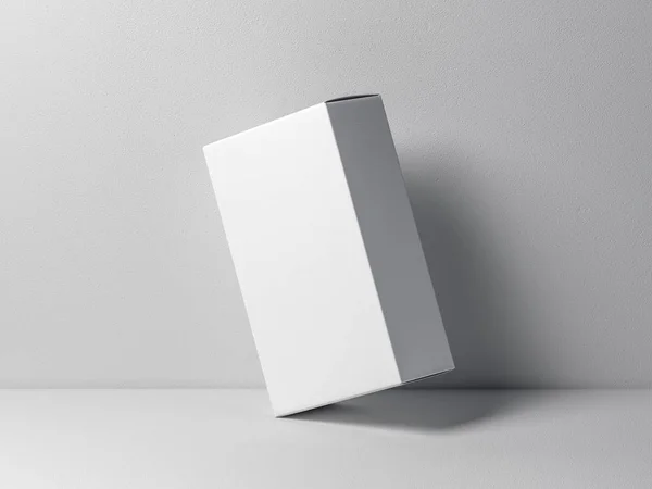 Άσπρο Κουτί Από Χαρτόνι Που Γέρνει Πάνω Λευκό Τοίχο Απόδοση — Φωτογραφία Αρχείου