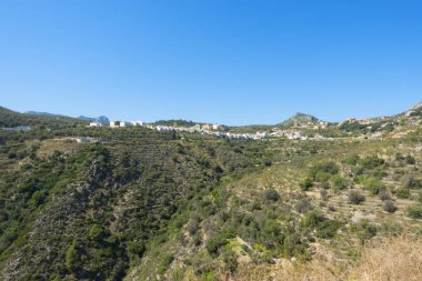 İspanya 'nın güneyindeki Costa Blanca' nın kuzey kesimindeki güzel dağ ve vadiler