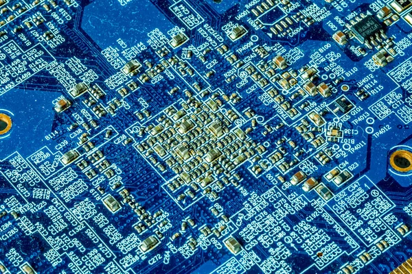 Blaue Leiterplatte Für Computerkomponenten Mit Elektronischen Elementen — Stockfoto