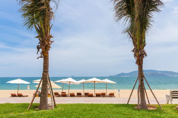 Nha Trang Beach Een Zonnige Dag Populaire Toeristische Bestemming Vietnam — Stockfoto