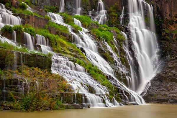 Una Larga Exposición Las Hermosas Cascadas Pongour Situadas Cerca Dalat —  Fotos de Stock